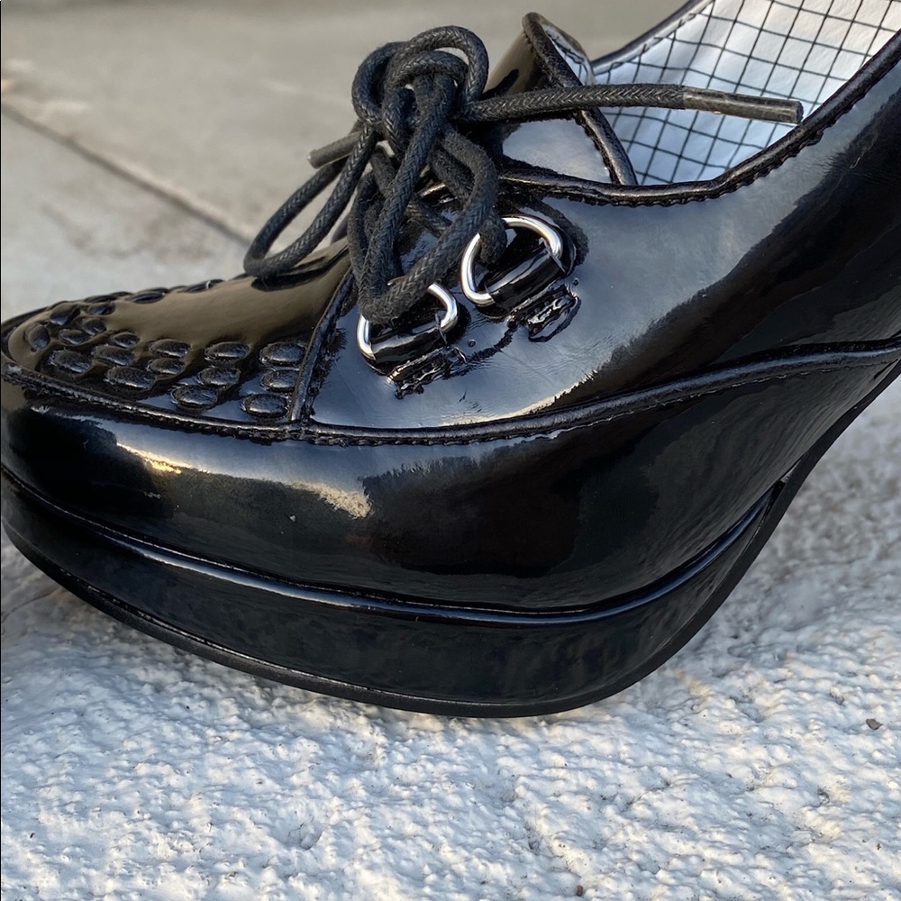 T.U.K. Gorgeous Black Lace Up Pumps Heel Shoes SZ5 - Picture 11 of 16
